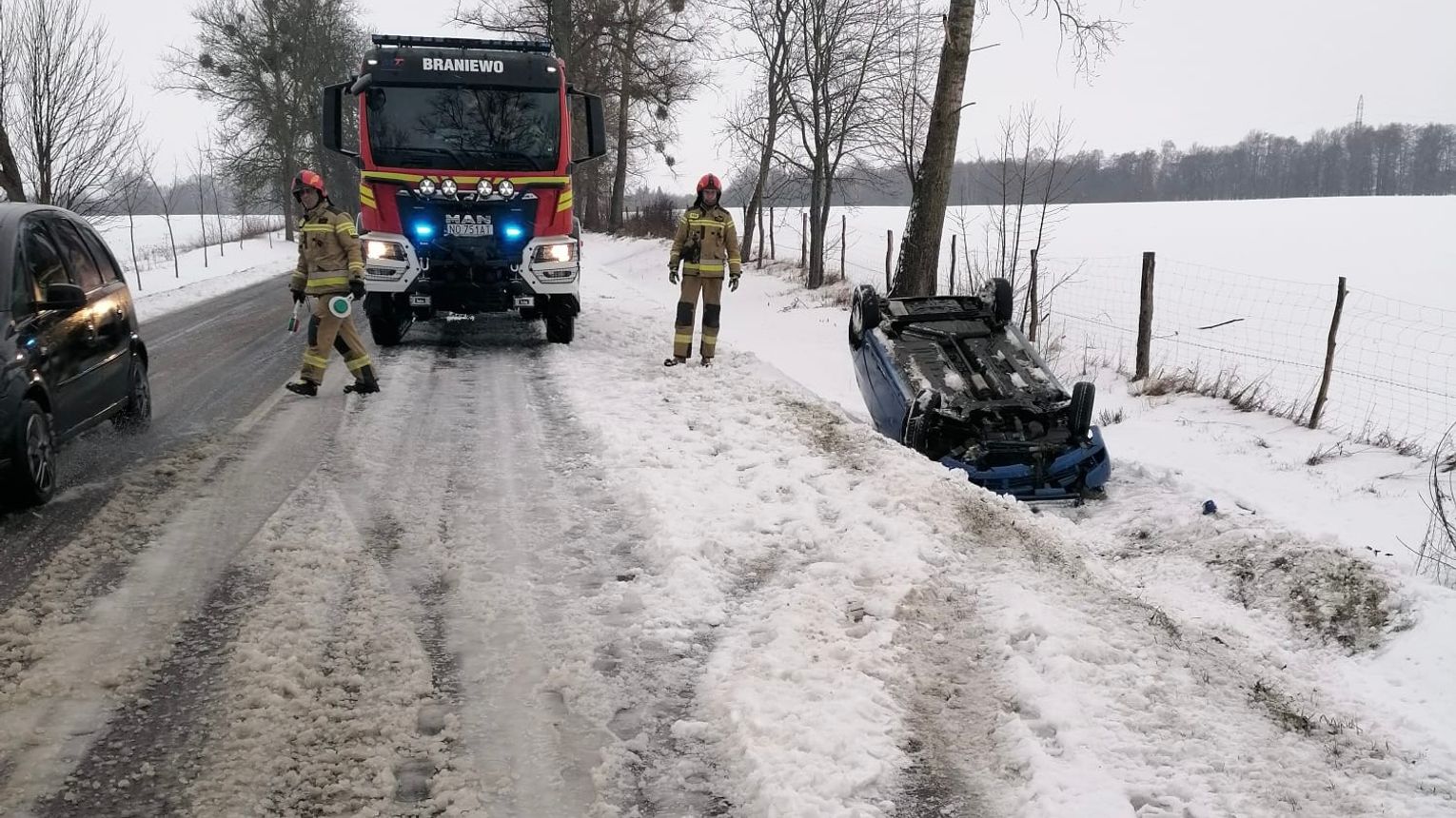 Dachowanie Na Drodze Wojew Dzkiej Kierowca Sam Opu Ci Samoch D