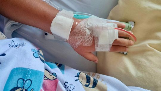 5-letnia dziewczynka poparzona w przedszkolu. Policja bada okoliczności zdarzenia