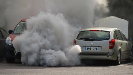 Awaria samochodu w najmniej odpowiednim momencie – jak przygotować się na taki wydatek?