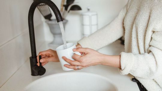 Bakterie grupy coli w wodzie. Sanepid wydał komunikat dla Braniewa i okolic