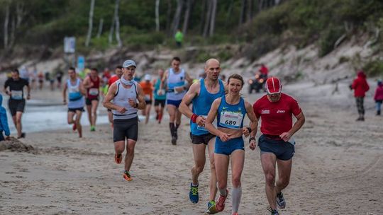 Bieg po plaży. Braniewianin na podium