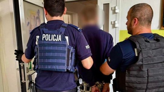 Błyskawiczna akcja policji. Dwóch mężczyzn zatrzymanych po kradzieży w dyskoncie