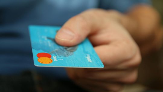 Brak aktywności na koncie? Zamknij rachunek, zanim poniesiesz wysokie koszty