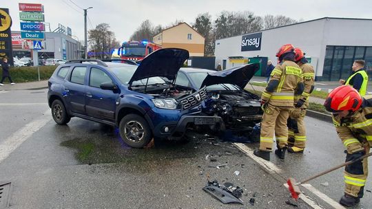 Braniewo: dwa auta uszkodzone, kierujące bez obrażeń Braniewo: dwa auta uszkodzone, kierujące bez obrażeń
