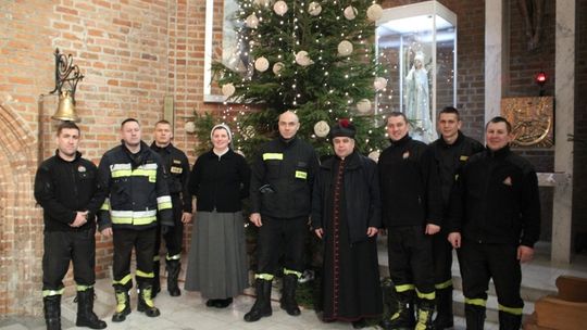 Choinki w bazylice już przystrojone