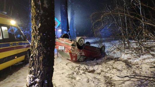 Dachowanie na oblodzonej i ośnieżonej drodze