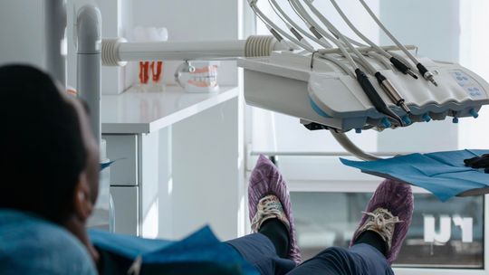 Dentysta z Braniewa chce dobrowolnie poddać się karze. Akt oskarżenia trafił do sądu