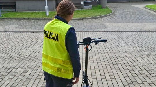 Dramatyczny wypadek w Węgorzewie. Dziewczynka jechała hulajnogą bez kasku