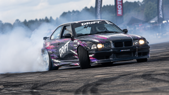 Drift Show na lotnisku w Ornecie. Motoryzacyjne zakończenie sezonu już w niedzielę