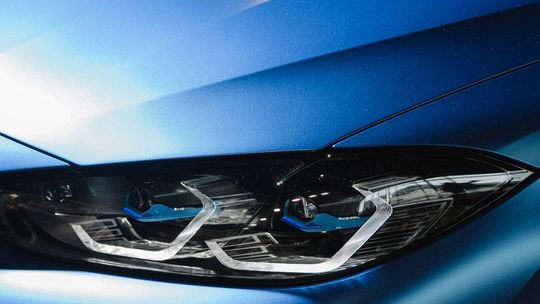 Elektryczny SUV do miasta i na długie trasy – na co zwrócić uwagę przed zakupem?