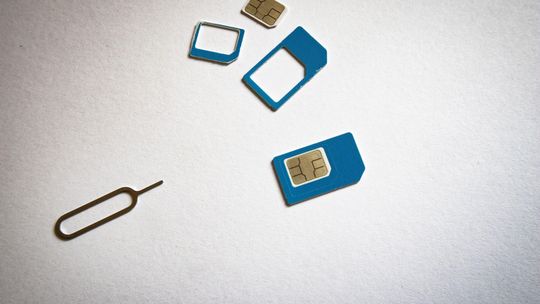 eSIM Kanada – jak działa wirtualna karta SIM i jak zapewnić sobie internet podczas podróży?