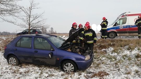 Ford w rowie. Najpierw dachował