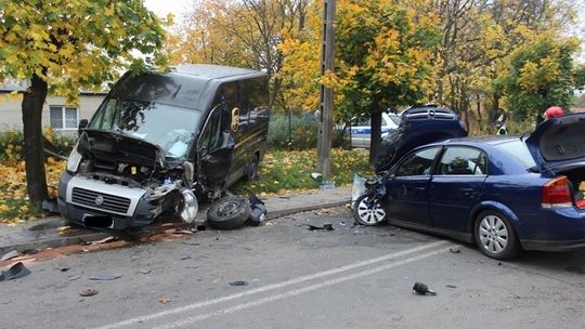 Groźne zderzenie. Kierowca w szpitalu