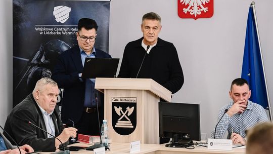 „Hołek” chce fermy kur w Tolko. „To szansa dla regionu” — przekonywał rajdowiec