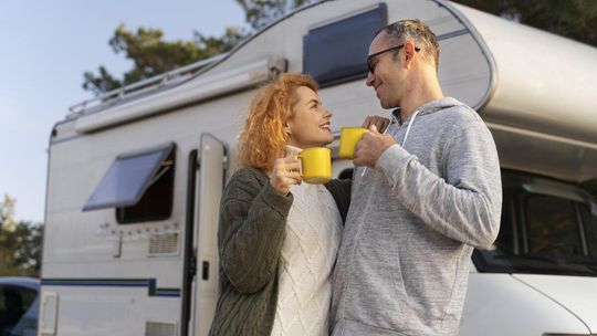 Jak przygotować samochód do sezonu caravaningowego – lista rzeczy do zrobienia