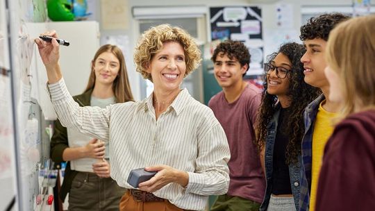 Jak zdobyć kwalifikacje pedagogiczne? Przegląd kursów i studiów podyplomowych