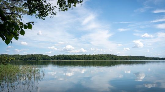 Jaki camping na Mazurach nad jeziorem wybrać na wakacje