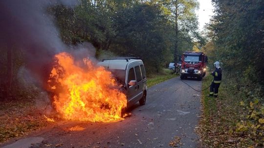 Kangoo stanął w płomieniach