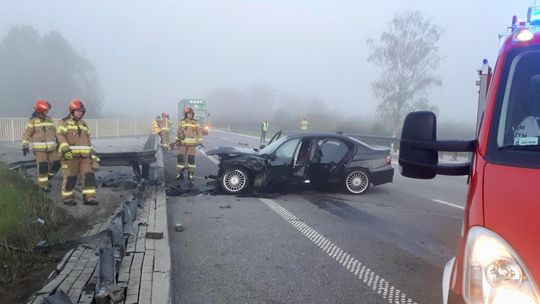 Kierowca uderzył w barierę ochronną