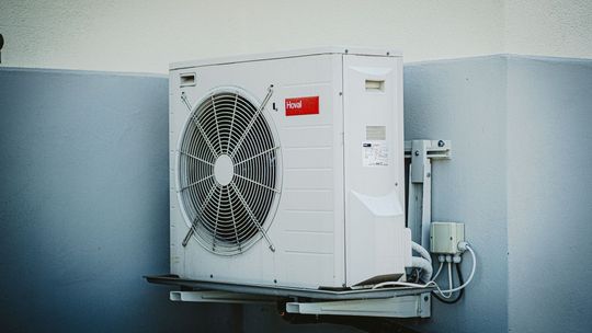 Klimatyzacja do biura a oszczędność energii – to musisz wiedzieć