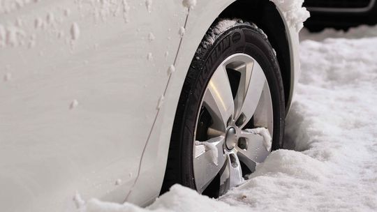Kręcił „bączki” na parkingu i uderzył