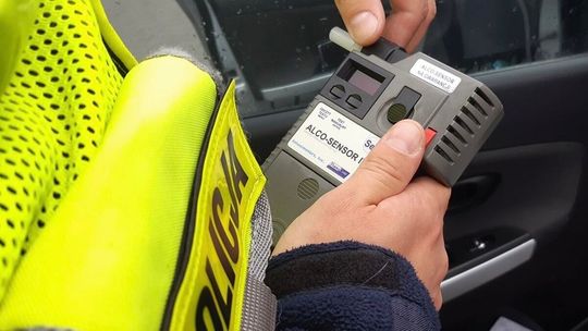 Małżeństwo zatrzymało pijanego kierowcę. Obywatelska postawa zapobiegła tragedii