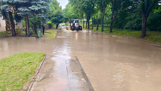 Nagłe załamanie pogody. Ulewny deszcz i podtopione ulice