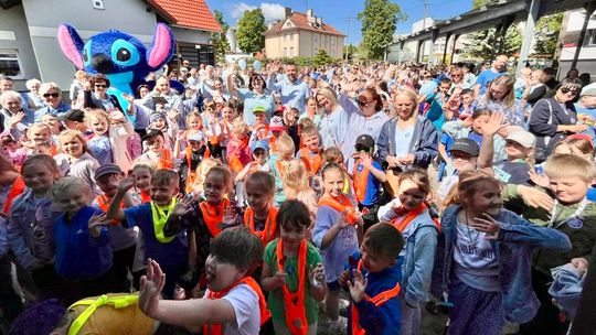 „Nie krzywdź. Kochaj!” Ulicami Pieniężna przeszedł wyjątkowy, niebieski marsz