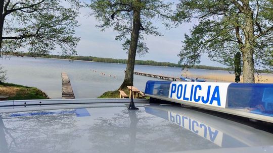 Nie oddychał po wyciągnięciu z wody. Natychmiastową resuscytację przeprowadzono na brzegu