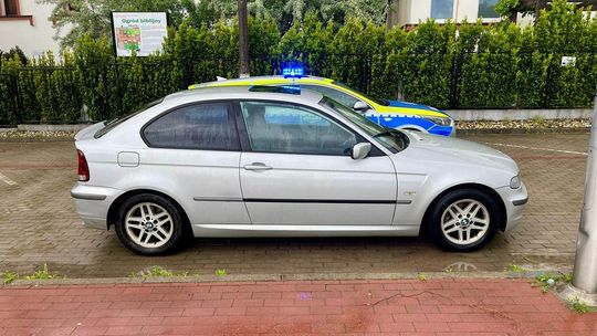 Niepokojący styl jazdy zwrócił uwagę mieszkańca. Kierowca BMW stracił prawo jazdy