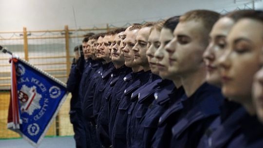 Nowi policjanci ślubowali. Trafią także do Braniewa [ZDJĘCIA, FILM]