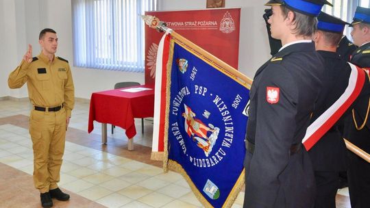 Nowy strażak w lidzbarskiej komendzie. Do służby dołączył druh z OSP Bezledy