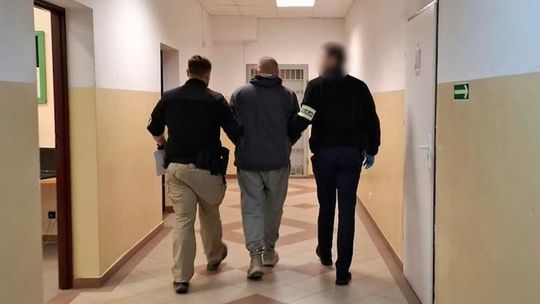 Nóż przy gardle, skradzione Audi i setki litrów paliwa. Dwie osoby trafiły do aresztu