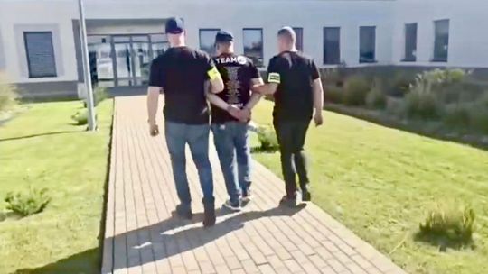 Oszustwo „na legendę” w Bartoszycach. Policjanci zatrzymali „odbieraka”