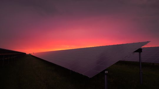 Panele fotowoltaiczne — jak działają i dlaczego warto zainwestować?