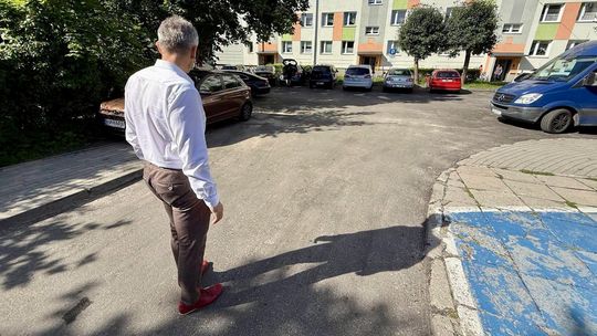 Parking przy ul. Legionów po remoncie. Kierowcy już korzystają z nowej nawierzchni