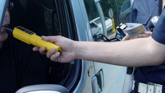 Pijany podjechał pod sklep