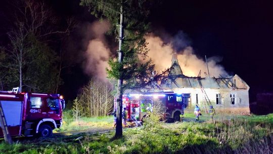 Płonął dach pustostanu [FILM ? i ZDJĘCIA ?]