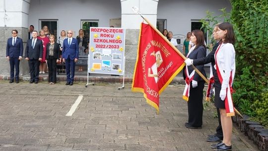 Początek roku szkolnego w szkołach średnich