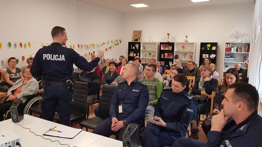 Policjanci z mieszkańcami. O bezpieczeństwie i pomocy