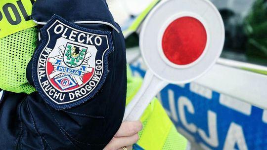 Policjanci z Olecka sprawdzili pasażerów. Jeden z nich był poszukiwany przez sąd