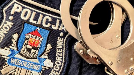 Policyjne zatrzymania w Węgorzewie. Trzech mężczyzn trafiło do więzienia i aresztu