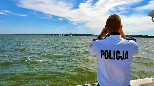 Policyjni wodniacy patrolują Zalew Wiślany. I apelują o rozwagę