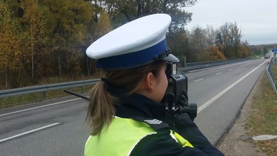 Ponad setką na pięćdziesiątce. Stracił prawo jazdy