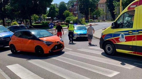Potrącenie na przejściu dla pieszych w Kętrzynie. Seniorka trafiła do szpitala