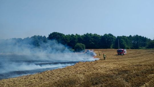 Pożar rżyska i balotów. Sobotnio-niedzielne interwencje