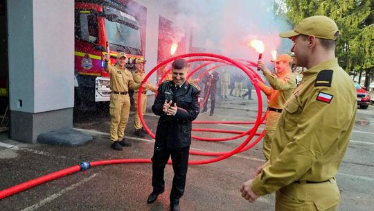 Pożegnanie z mundurem, czas na emeryturę. Ale najpierw – wodne pożegnanie!