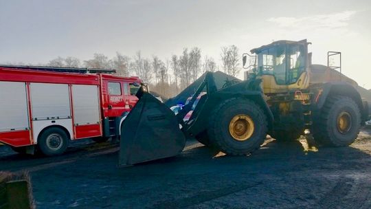 Pracownik został przejechany przez ładowarkę. Zginął na miejscu