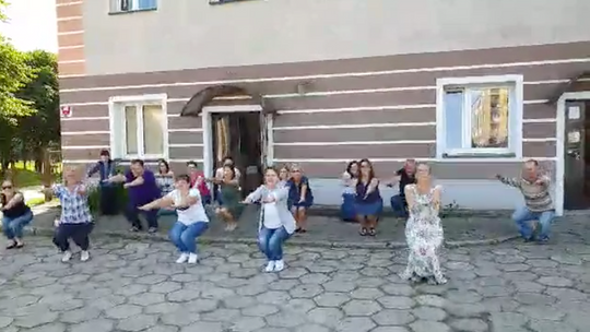 Przysiady w miejskim ośrodku pomocy społecznej