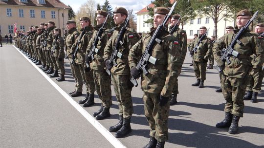 Przysięga w jednostce na Alei Wojska Polskiego